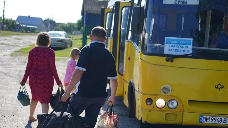 В Сумській області проводиться примусова евакуація дітей разом з їхніми батьками з 90 населених пунктів.