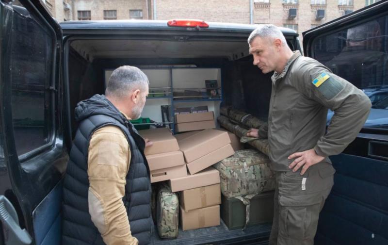 Дрони, системи радіоелектронної боротьби, автомобілі та генератори: Кличко надав підтримку військовим.