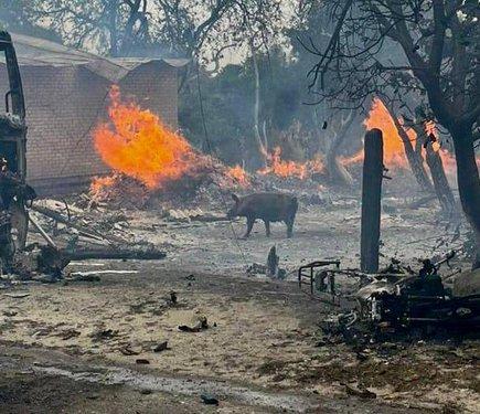 На Чернігівщині противник здійснив удар по газовій цистерні, внаслідок чого загинуло троє осіб, а ще четверо отримали поранення.