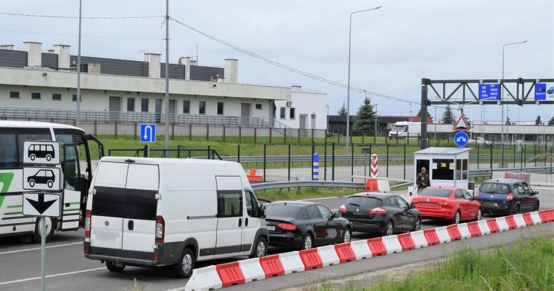 На польському кордоні виникли затори з 25 автомобілів - повідомляє Авто bigmir)net.