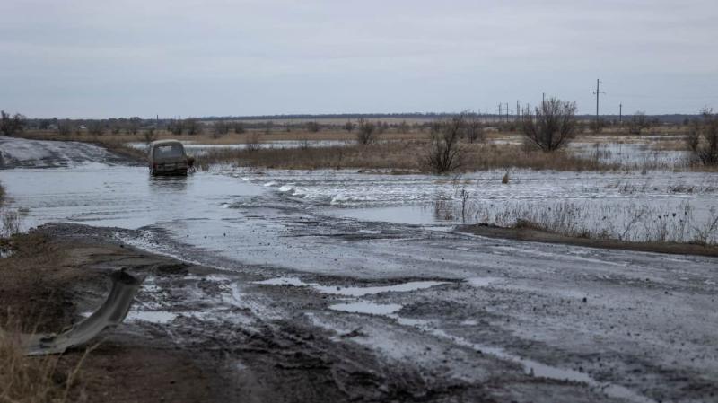 ОВА: Внаслідок пошкодження дамби Курахівського водосховища вже вийшло понад третину води.